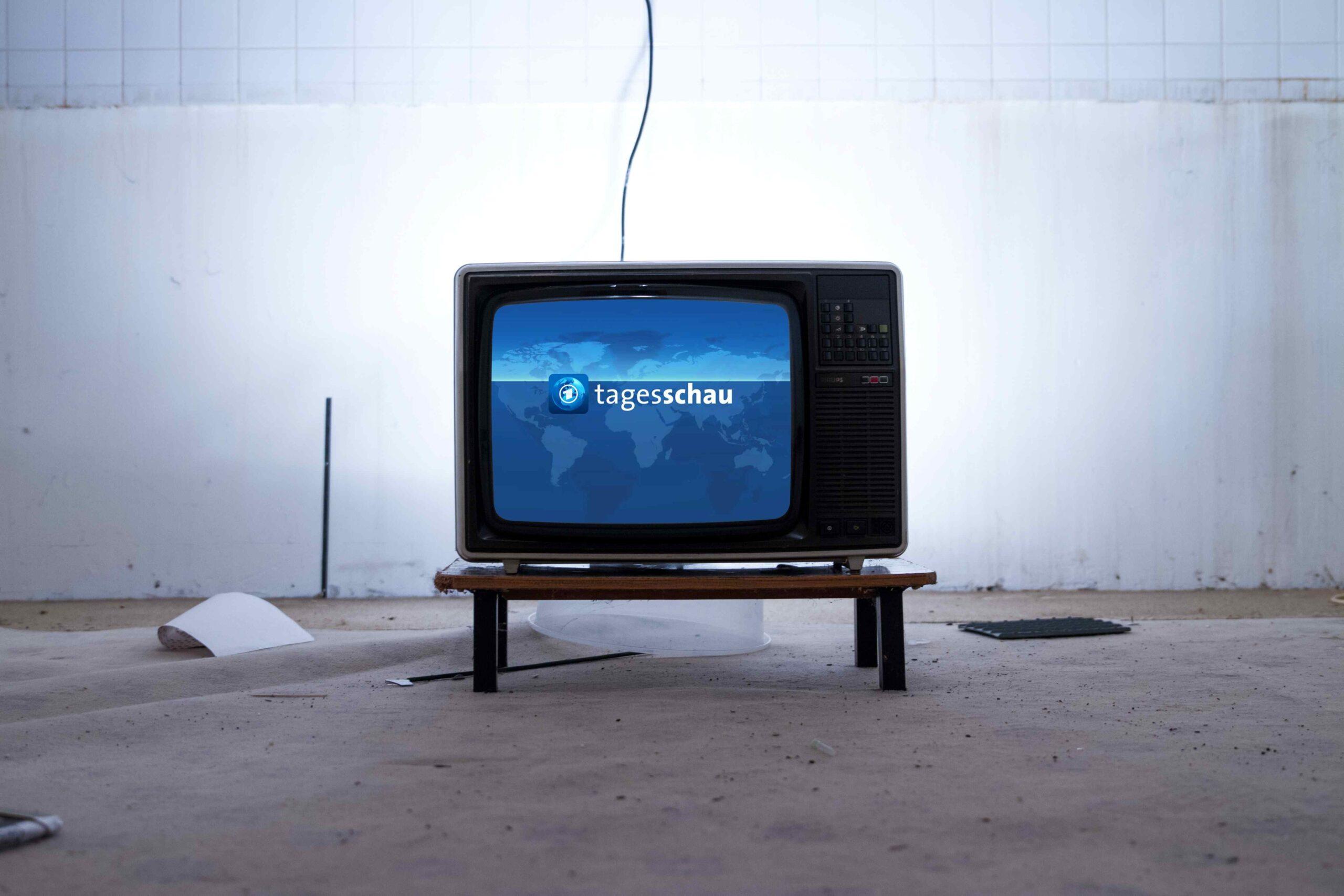 Alter Fernseher mit Tagesschau
