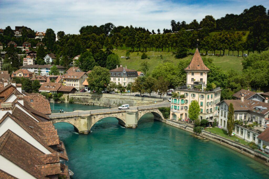 Ein kleines Dorf in der Schweiz