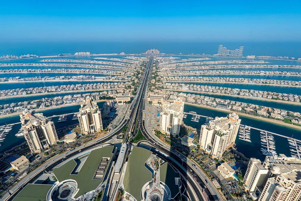 Luftaufnahme von Palm Jumeirah und luxuriösen Villen.