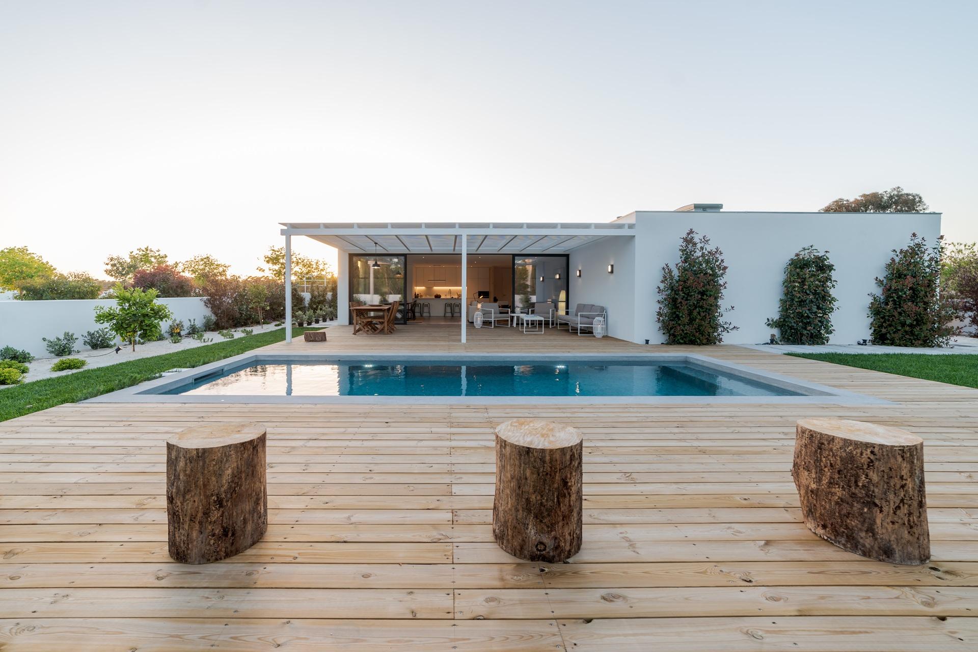 Designhaus mit Poolterrasse | Heizölpreise München